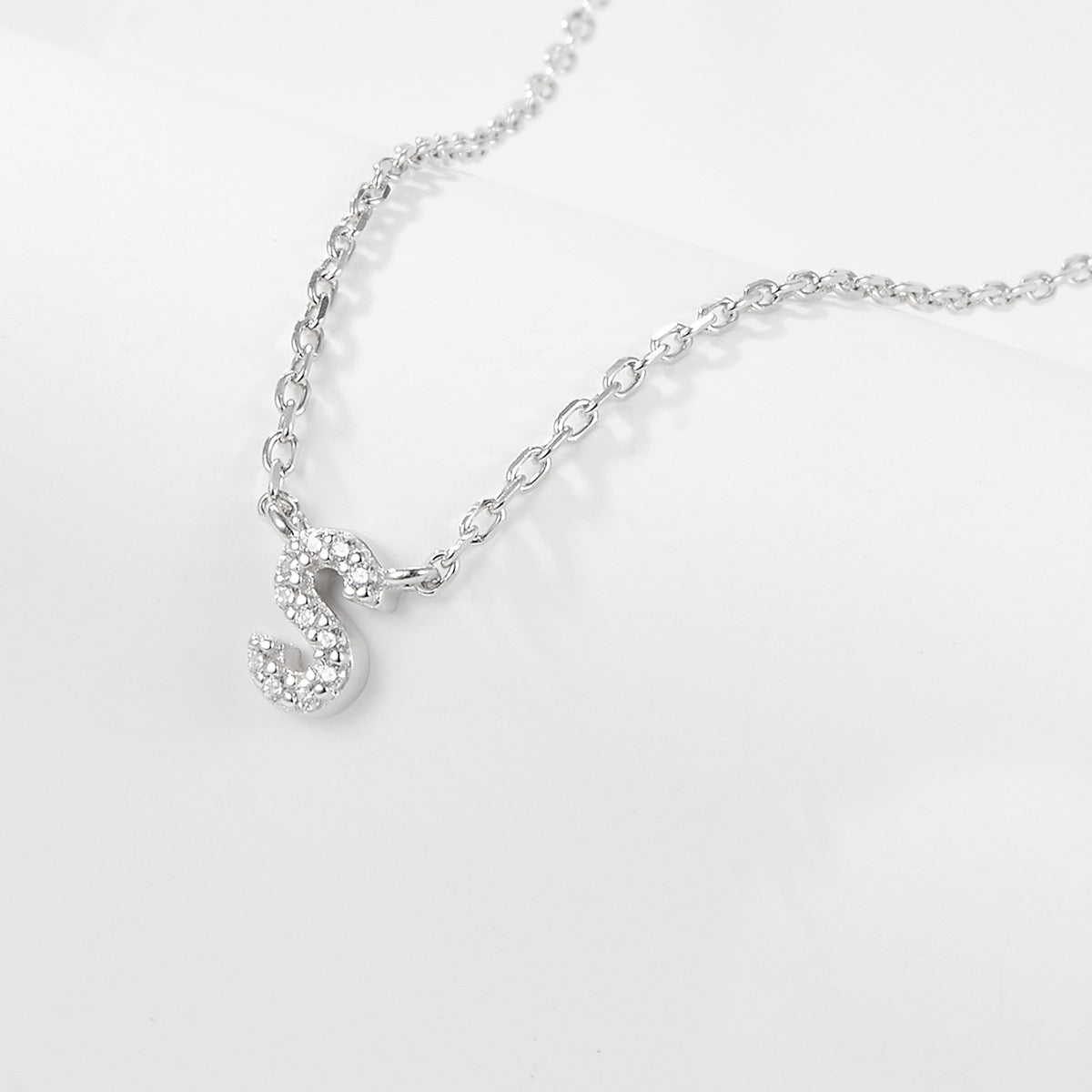 Jingxu 925 Pure Silver 26-Letter Necklace, Lightweight Luxury Lockbone Chain with Diamond-Inlaid Letters for Women (Cross-border Foreign Trade Jewelry)