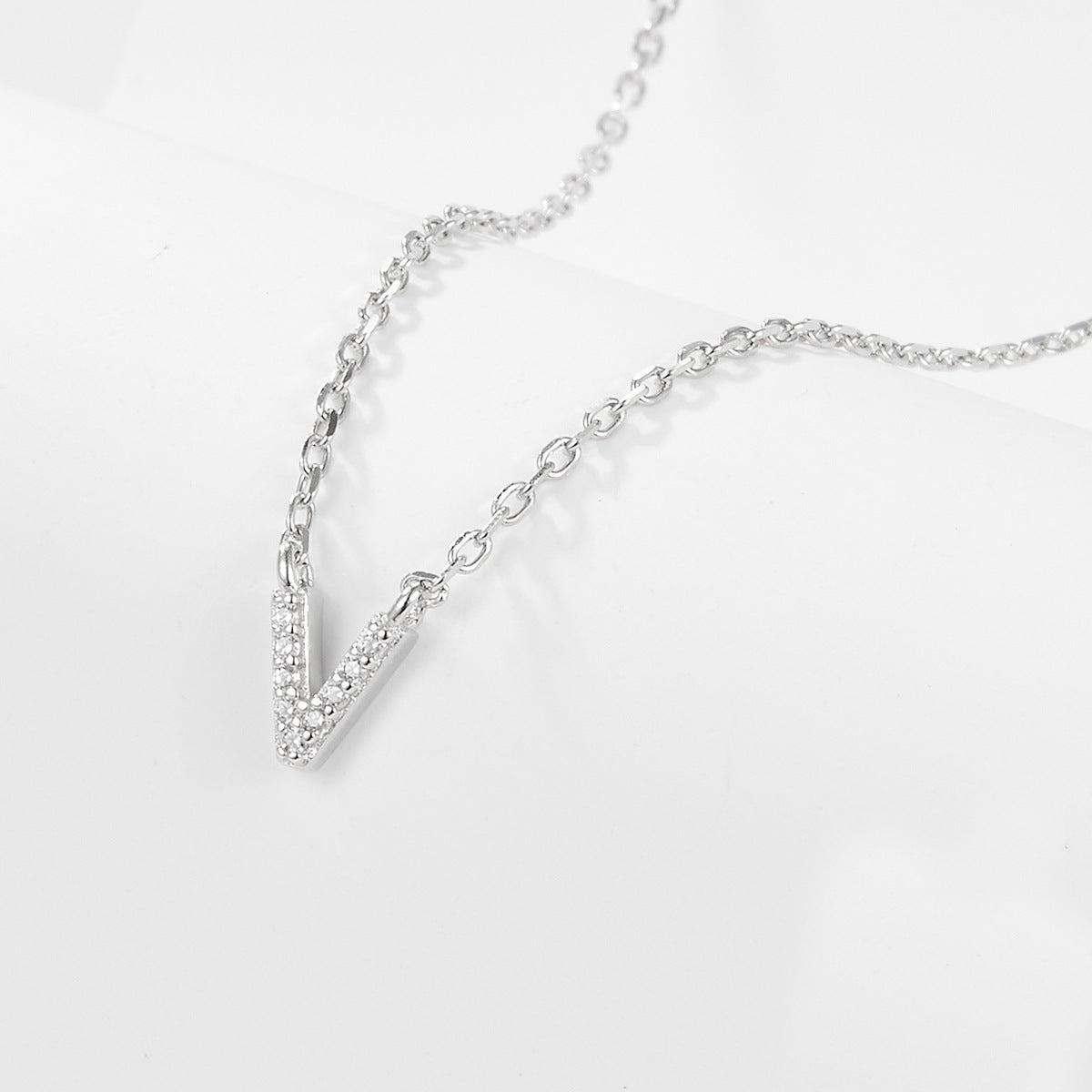 Jingxu 925 Pure Silver 26-Letter Necklace, Lightweight Luxury Lockbone Chain with Diamond-Inlaid Letters for Women (Cross-border Foreign Trade Jewelry)